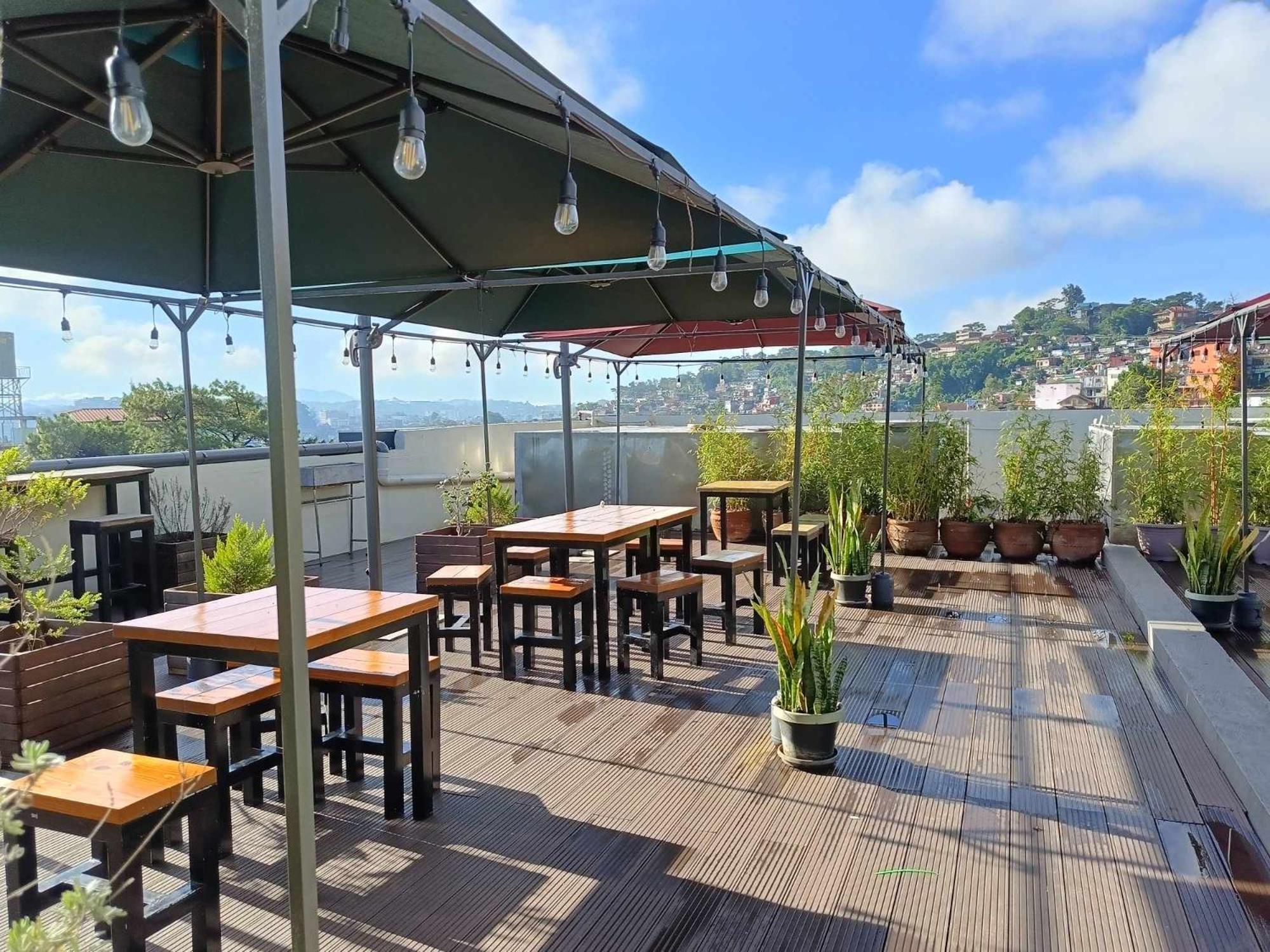 Aparthotel Misty Hills Baguio City Esterno foto
