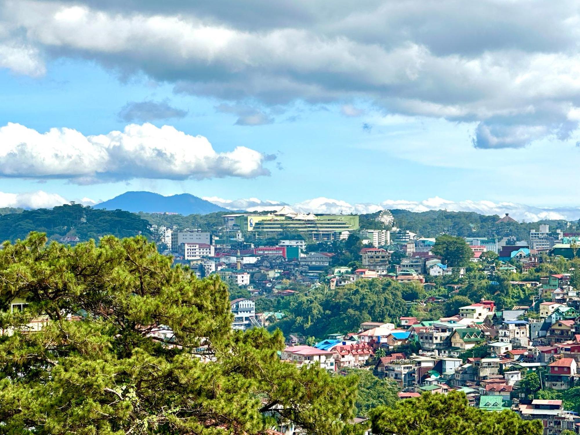 Aparthotel Misty Hills Baguio City Esterno foto